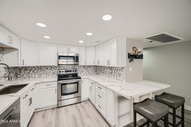 7940 E Camelback Rd #102, Scottsdale, AZ 85251