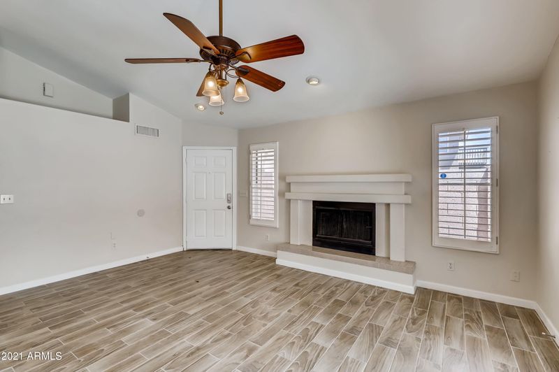 7943 W Shaw Butte Dr, Peoria, AZ 85345
