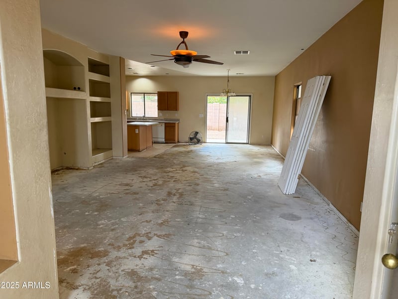 7945 Chickasaw St, Phoenix, AZ 85043