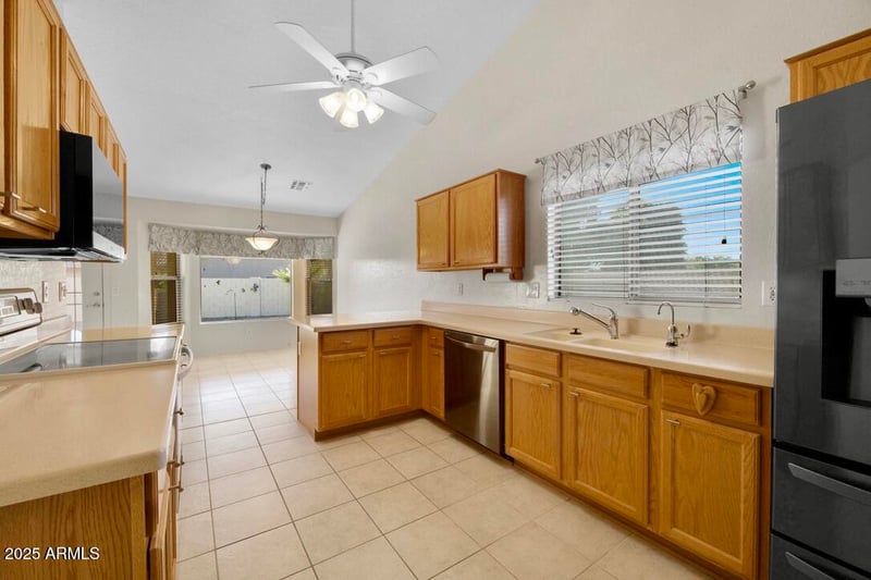 7947 Des Moines St, Mesa, AZ 85207