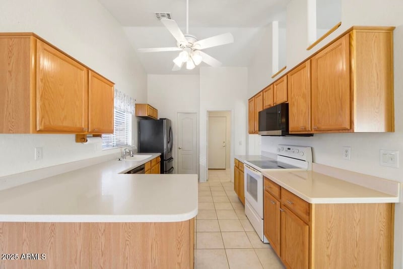 7947 Des Moines St, Mesa, AZ 85207