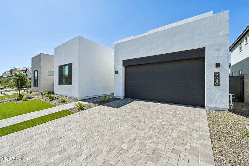 7950 Griswold Rd, Peoria, AZ 85345