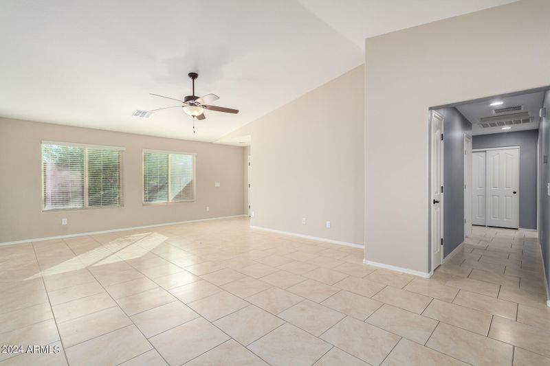 7955 S Abbey Ln, Gilbert, AZ 85298