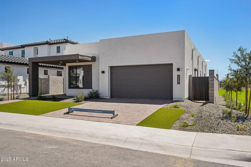 7957 Griswold Rd, Peoria, AZ 85345