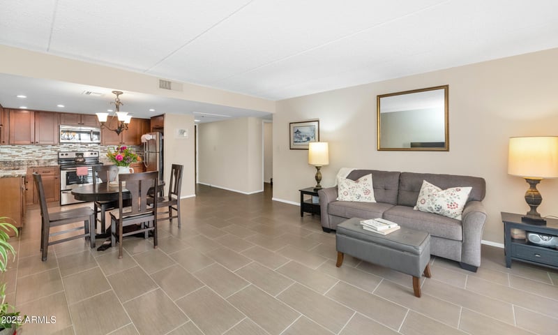 7960 Camelback Rd #409, Scottsdale, AZ 85251