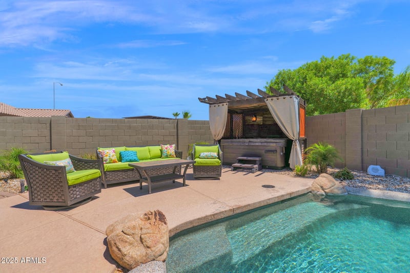 7965 Robin Ln, Peoria, AZ 85383