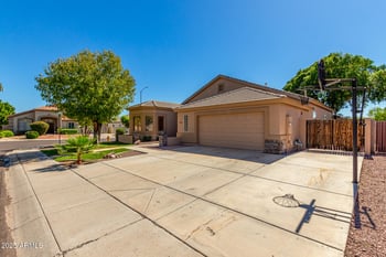 7977 Clara Ln, Peoria, AZ 85382