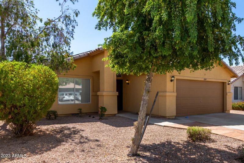 7977 W Solano Dr, Glendale, AZ 85303
