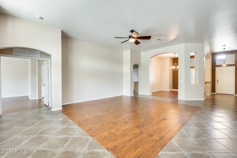 7979 Sheena Dr, Peoria, AZ 85381