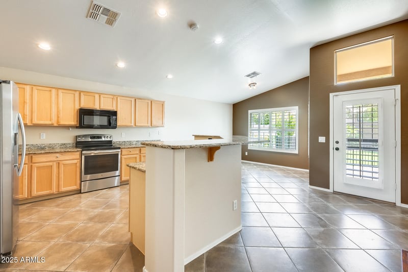7979 Sheena Dr, Peoria, AZ 85381