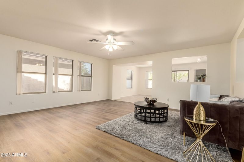 7987 W Hatcher Rd, Peoria, AZ 85345