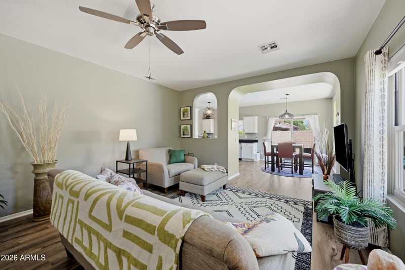 7988 W Sanna St, Peoria, AZ 85345