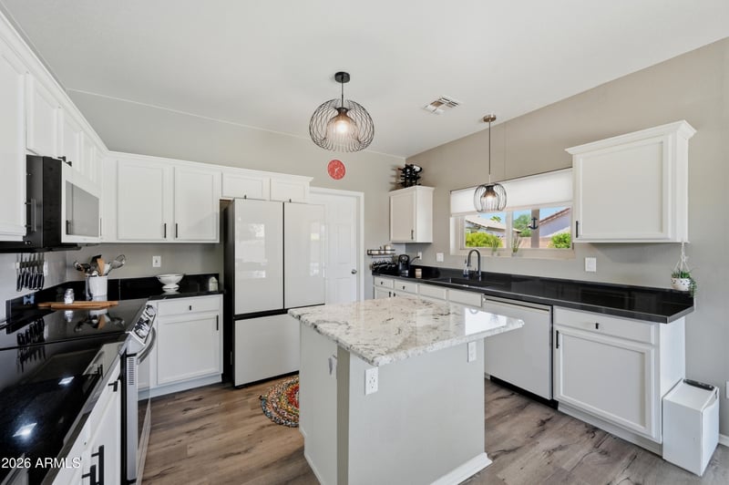 7988 W Sanna St, Peoria, AZ 85345