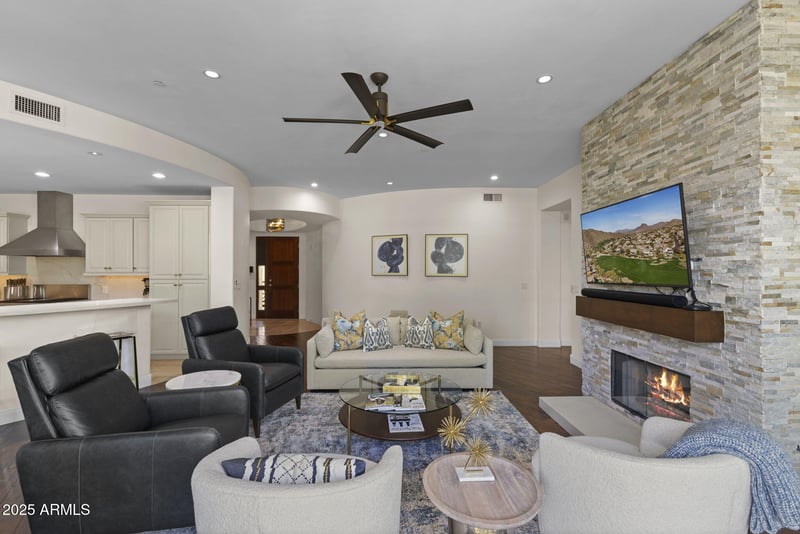 8 Biltmore Estate #215, Phoenix, AZ 85016