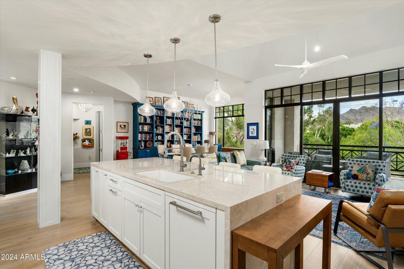 8 Biltmore Estates Dr #313, Phoenix, AZ 85016