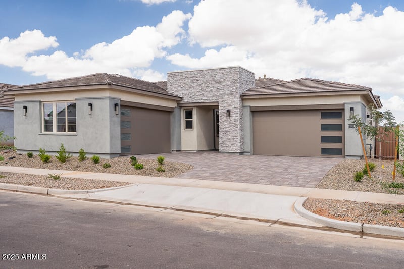 800 J Waltz Way, Apache Junction, AZ 85120