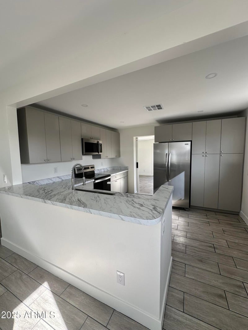 8001 28th Ave, Phoenix, AZ 85051