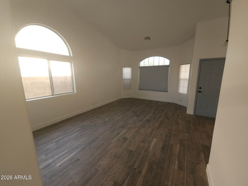 8002 W Stella Ave, Glendale, AZ 85303