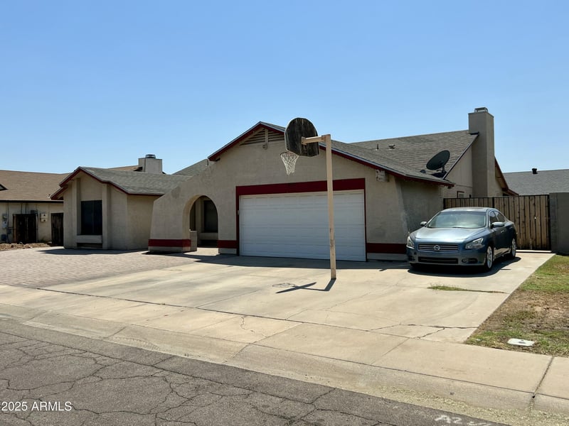 8007 Tuckey Ln, Glendale, AZ 85303