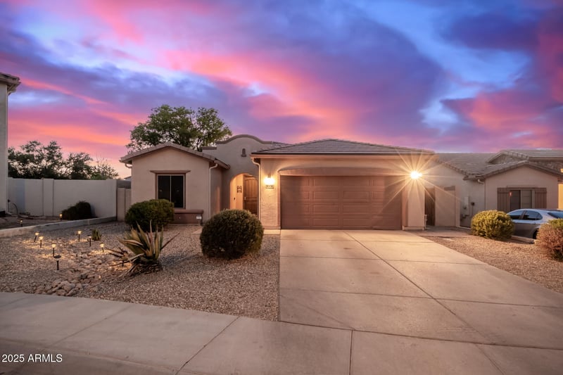 8008 53rd Ln, Laveen, AZ 85339
