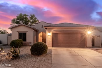 8008 53rd Ln, Laveen, AZ 85339