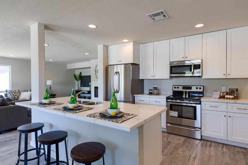 8009 E Earll Dr, Scottsdale, AZ 85251