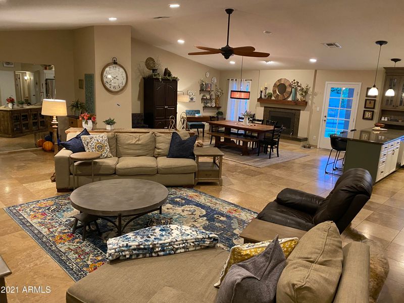 801 E Brook Hollow Dr, Phoenix, AZ 85022