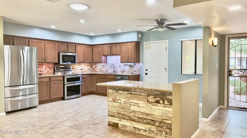 801 Michelle Dr, Phoenix, AZ 85023