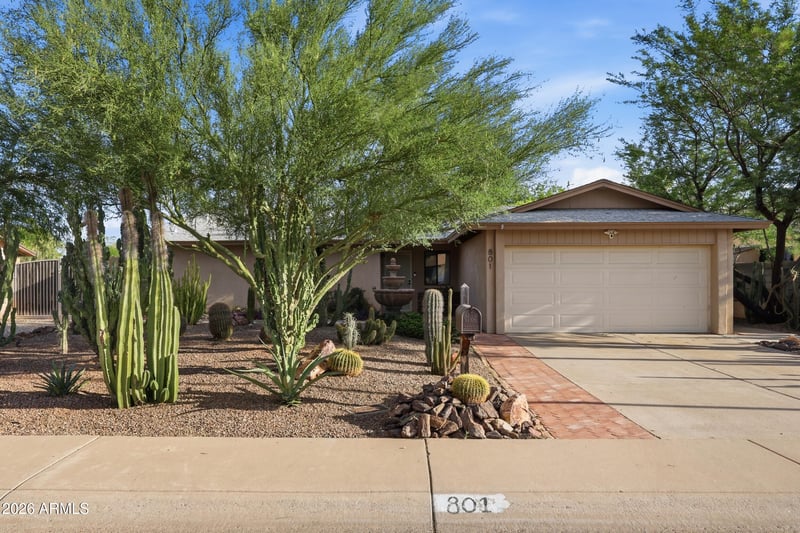 801 Michelle Dr, Phoenix, AZ 85023