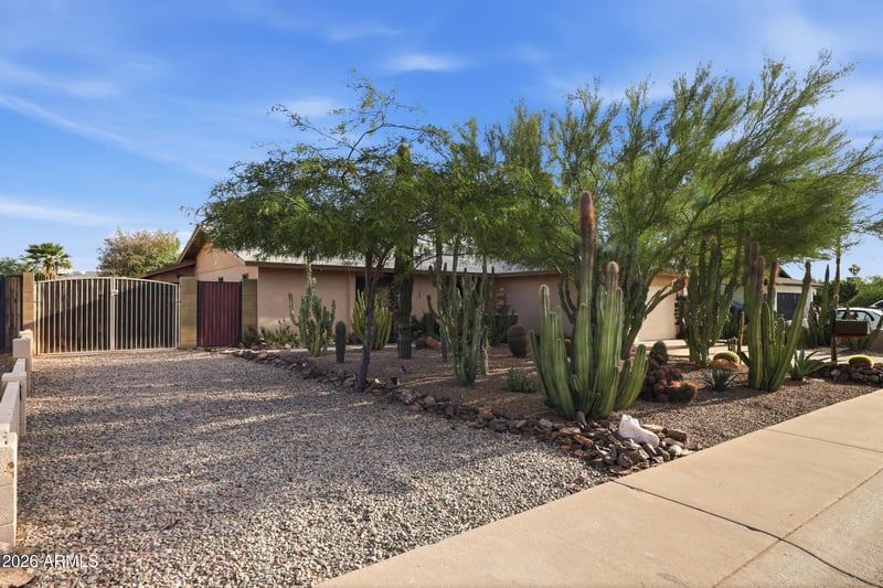 801 Michelle Dr, Phoenix, AZ 85023