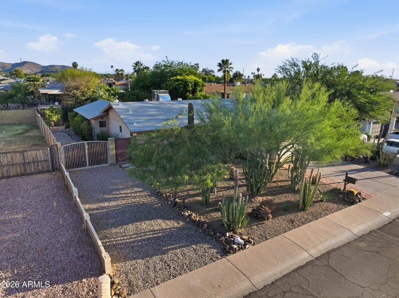 801 Michelle Dr, Phoenix, AZ 85023