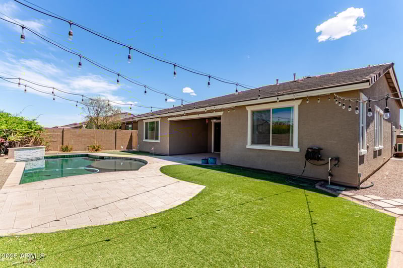 8010 Atlantis Way, Phoenix, AZ 85043