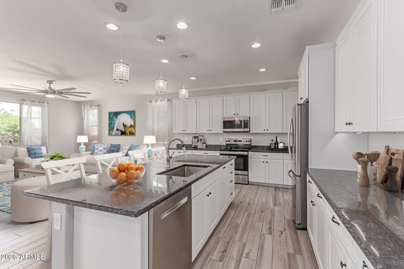 8010 Atlantis Way, Phoenix, AZ 85043