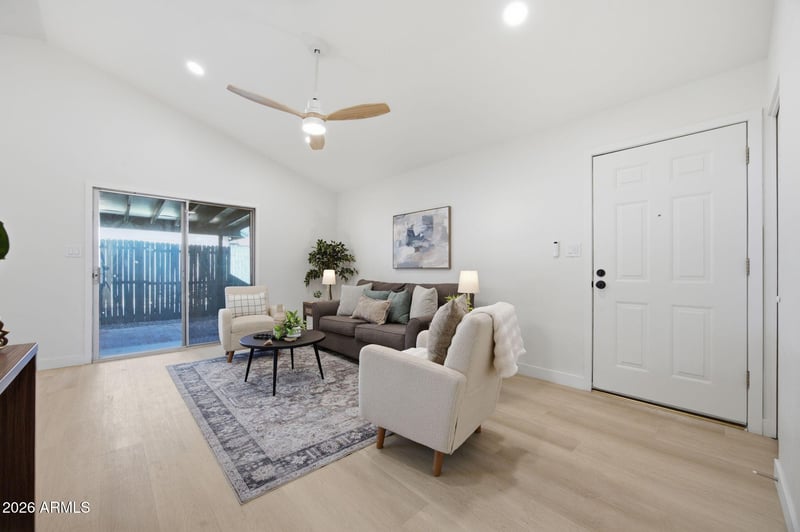 8011 N 49th Ave, Glendale, AZ 85302
