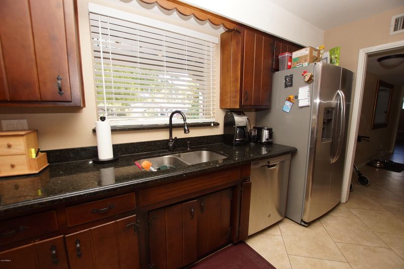 8013 N 57th Dr, Glendale, AZ 85302