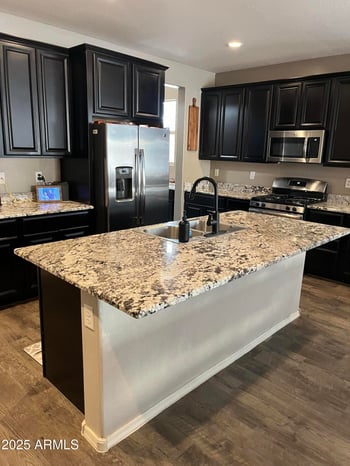 8014 Atlantis Way, Phoenix, AZ 85043