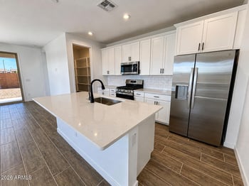 8015 W Eaton Rd, Phoenix, AZ 85035