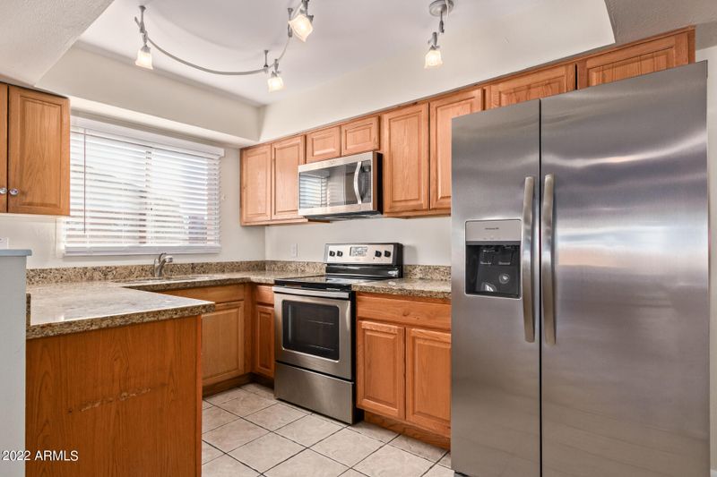 8016 W Earll Dr, Phoenix, AZ 85033
