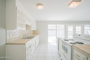 8017 Meadowbrook Ave, Phoenix, AZ 85033