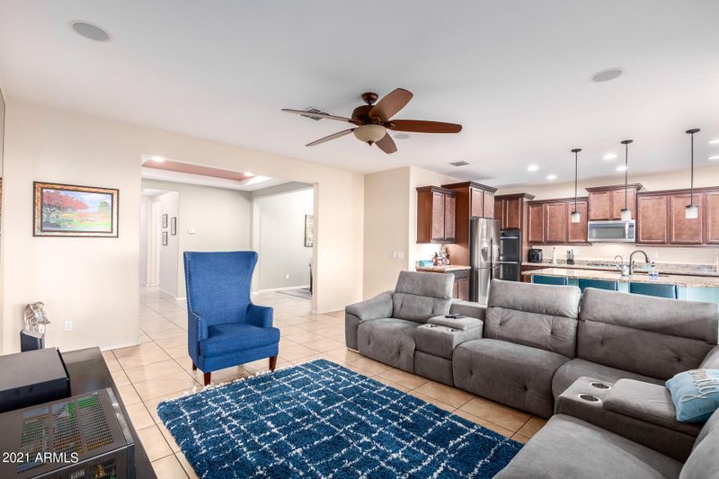 8019 S 23rd Dr, Phoenix, AZ 85041