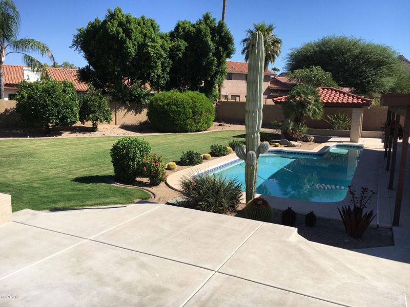 802 E Rowlands Ln, Phoenix, AZ 85022