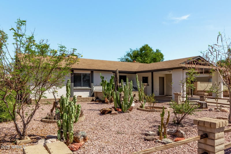 802 Michelle Dr, Phoenix, AZ 85023