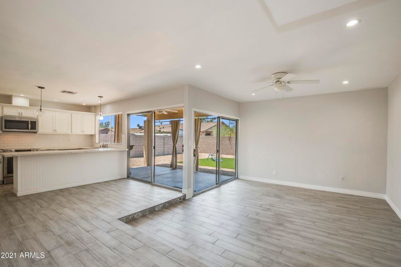 802 W Kerry Ln, Phoenix, AZ 85027