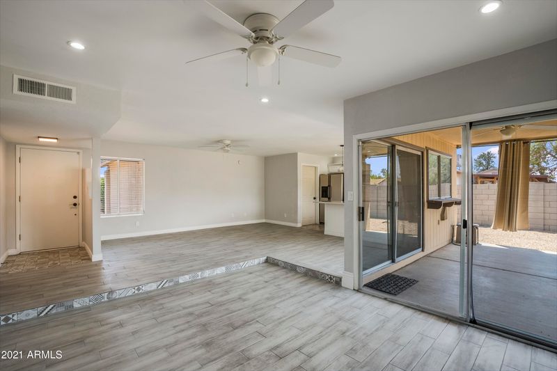 802 W Kerry Ln, Phoenix, AZ 85027