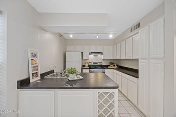 8020 Thomas Rd #112, Scottsdale, AZ 85251