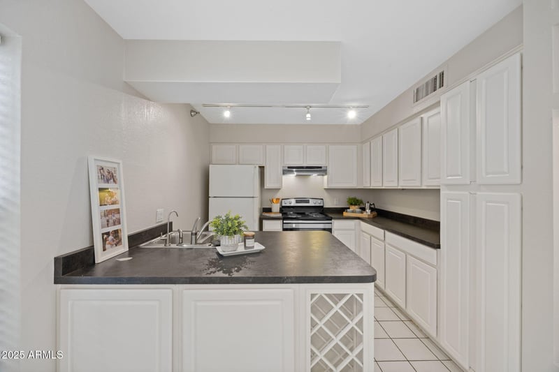 8020 Thomas Rd #112, Scottsdale, AZ 85251