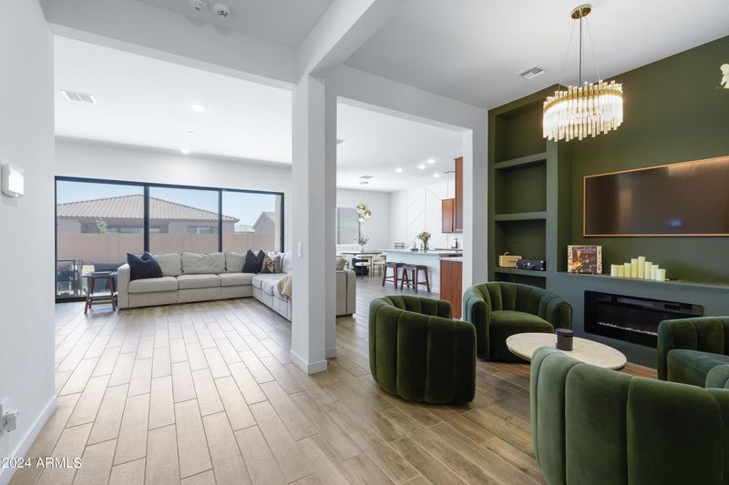 8021 W Northview Ave, Glendale, AZ 85303