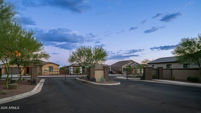 8022 Northview Ave, Glendale, AZ 85303