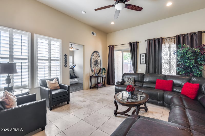 8024 Vista Ave, Glendale, AZ 85303