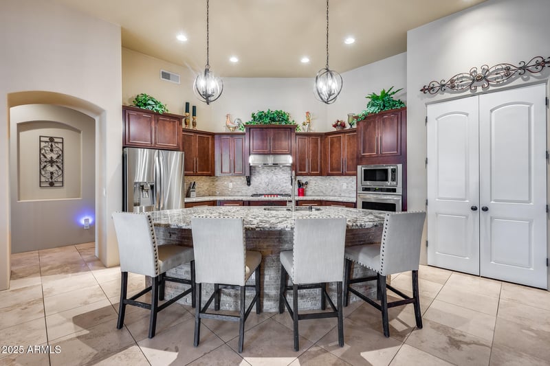 8024 Vista Ave, Glendale, AZ 85303